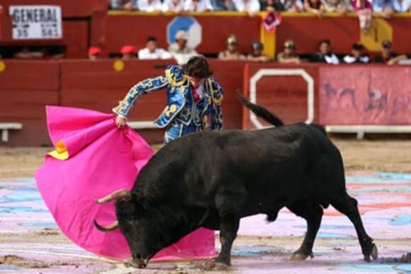 TEMPORADA : SÉBASTIEN CASTELLA, TRIOMPHATEUR DE LA CORRIDA GOYESQUE DE LIMA