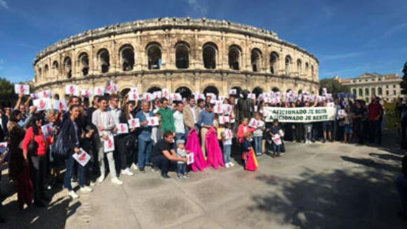 DÉFENSE DES CULTURES TAURINES : LES ARÈNES DE NÎMES ET SCP FRANCE SOUTIENNENT L’ACTION DES JEUNES AFICIONADOS