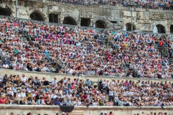 REVUE DE PRESSE : LES ÉLUS NÎMOIS CONFIRMENT SIMON CASAS A LA TÊTE DES ARÈNES