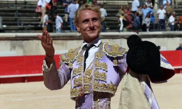 FERIA DES VENDANGES : UNE OREILLE POUR CHRISTIAN PAREJO ET LALO DE MARÍA LORS DE LA NOVILLADA