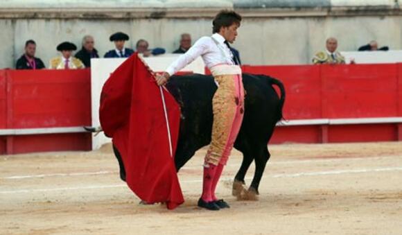 FERIA DES VENDANGES : BOULEVERSANTE CORRIDA AVEC LE TRIOMPHE D’ISAAC FONSECA ET LA BLESSURE DE JUAN LEAL