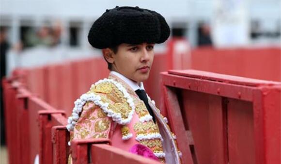 J -1 AVANT LA FERIA DE PENTECÔTE : HALTE CORDOUANE POUR MANUEL ROMÁN